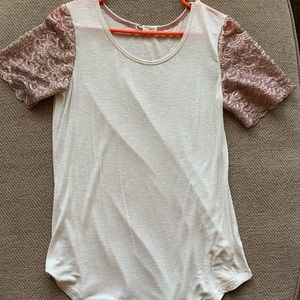 Juniors short sleeve top